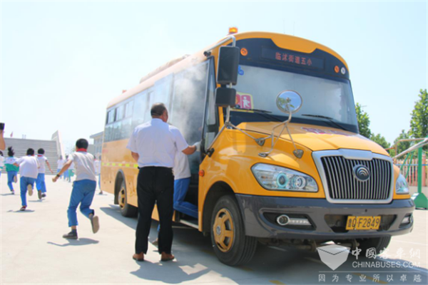 以安全的名義!臨沭統(tǒng)一校車公司的“宇通情結(jié)” 以安全的名義!臨沭統(tǒng)一校車公司的“宇通情結(jié)”