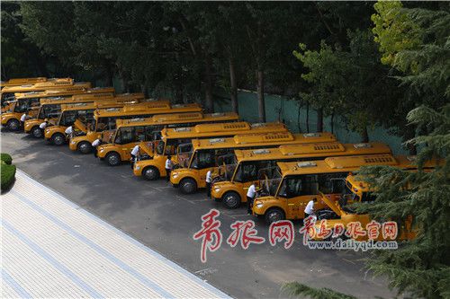 青島1900輛“大鼻子”校車自即日起進(jìn)入“暑期模式” 青島1900輛“大鼻子”校車自即日起進(jìn)入“暑期模式”