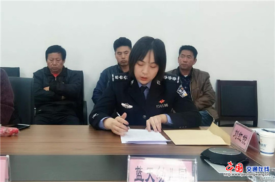 邢臺平鄉(xiāng)縣交警隊聯(lián)合教文廣新體局召開校車“打黑治違”專項整治會議 邢臺平鄉(xiāng)縣交警隊聯(lián)合教文廣新體局召開校車“打黑治違”專項整治會議