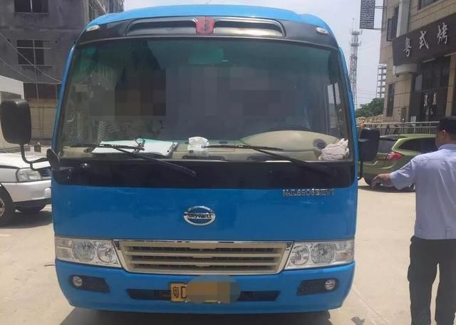 校車驚魂！核載25人的“黑校車”載了42人！還有更離譜的