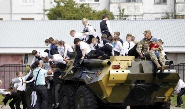 世界校車大PK，日本校車讓孩子搶著上學，俄羅斯校車讓孩子害怕