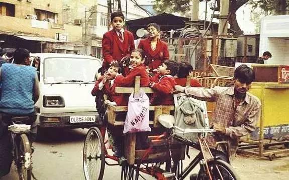 世界校車大PK，日本校車讓孩子搶著上學，俄羅斯校車讓孩子害怕