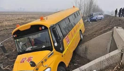 平視 | 吹美國校車堅(jiān)固，吹得美國網(wǎng)友都受不了，紛紛吐槽