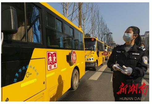 汨羅:校車集中防疫消毒 整裝待發(fā)“護(hù)航”上學(xué)路 汨羅:校車集中防疫消毒 整裝待發(fā)“護(hù)航”上學(xué)路