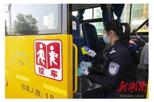 汨羅:校車集中防疫消毒 整裝待發(fā)“護(hù)航”上學(xué)路 汨羅:校車集中防疫消毒 整裝待發(fā)“護(hù)航”上學(xué)路