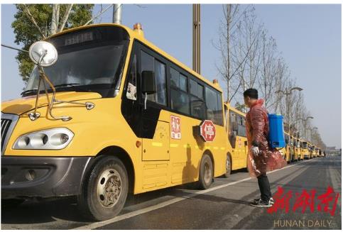 汨羅:校車集中防疫消毒 整裝待發(fā)“護(hù)航”上學(xué)路 汨羅:校車集中防疫消毒 整裝待發(fā)“護(hù)航”上學(xué)路