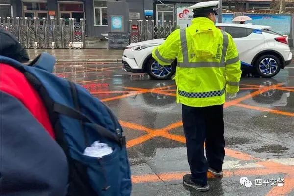 全省交警多策并舉 全力為中小學(xué)生開學(xué)保駕護(hù)航 全省交警多策并舉 全力為中小學(xué)生開學(xué)保駕護(hù)航