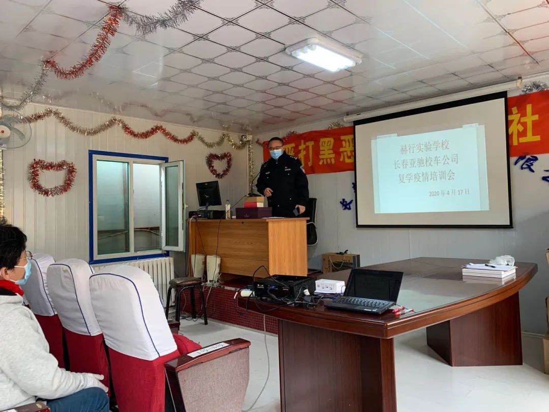 全省交警多策并舉 全力為中小學(xué)生開學(xué)保駕護(hù)航 全省交警多策并舉 全力為中小學(xué)生開學(xué)保駕護(hù)航