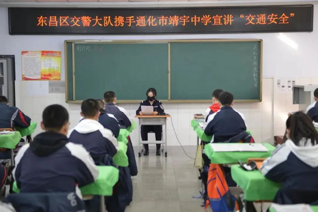 全省交警多策并舉 全力為中小學(xué)生開學(xué)保駕護(hù)航 全省交警多策并舉 全力為中小學(xué)生開學(xué)保駕護(hù)航