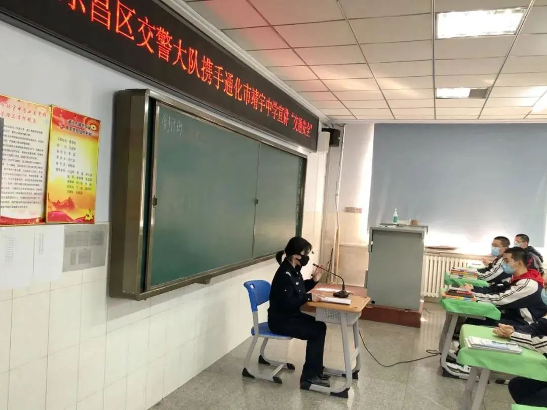 全省交警多策并舉 全力為中小學(xué)生開學(xué)保駕護(hù)航 全省交警多策并舉 全力為中小學(xué)生開學(xué)保駕護(hù)航