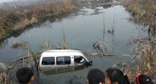 一線(xiàn)微觀 | 驚險(xiǎn)！松原兩臺(tái)“黑校車(chē)”現(xiàn)形記