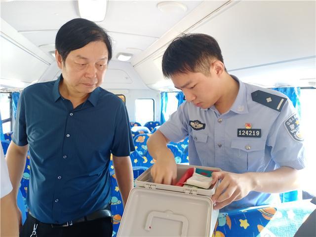 桃江縣296臺(tái)校車接受“健康體檢” 桃江縣296臺(tái)校車接受“健康體檢”