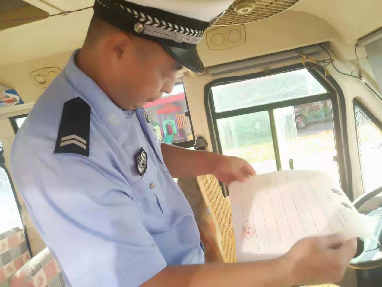 舞陽(yáng)交警加強(qiáng)校車安全管理，確保校車“健康”運(yùn)營(yíng)！