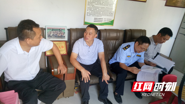 湘西州教體局督查組到鳳凰縣開(kāi)展校車(chē)安全專項(xiàng)整治督查/ c84fe9b3e07b05b90340aabc5b8f5e6.jpg