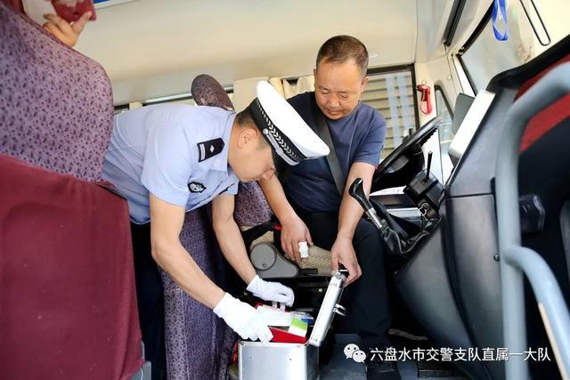 六盤(pán)水交警開(kāi)展2021年“今冬明春”校車聯(lián)合安全整治行動(dòng)