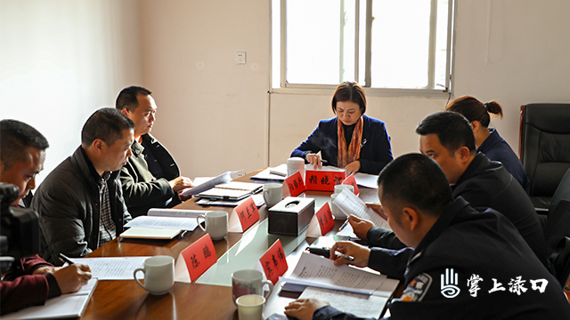 賴曉智主持召開校車安全整改調(diào)度會/ 賴曉智主持召開校車安全整改調(diào)度會