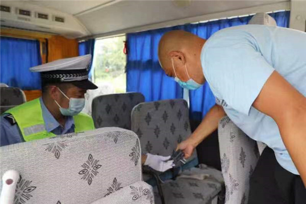 河北香河交警大隊(duì)深化夏季治安“百日行動” 河北香河交警大隊(duì)深化夏季治安“百日行動”