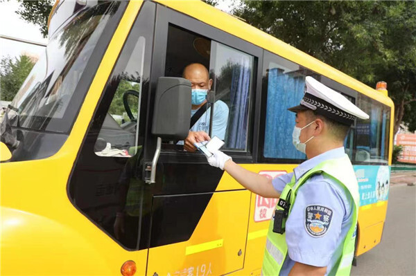河北香河交警大隊(duì)深化夏季治安“百日行動” 河北香河交警大隊(duì)深化夏季治安“百日行動”