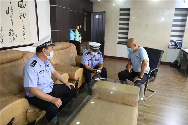 河北香河交警大隊(duì)深化夏季治安“百日行動” 河北香河交警大隊(duì)深化夏季治安“百日行動”