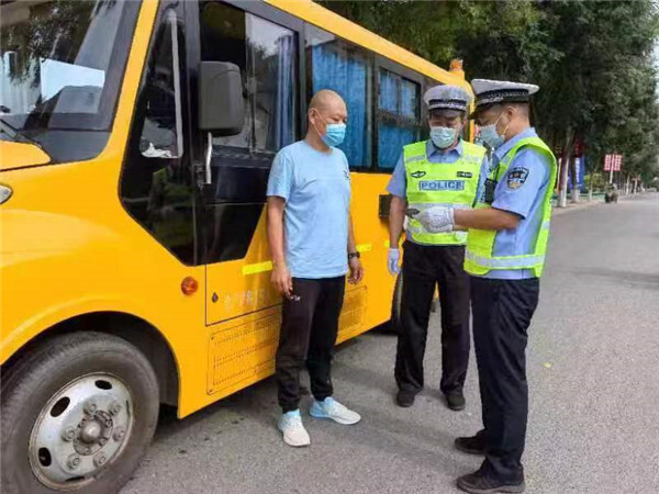 河北香河交警大隊(duì)深化夏季治安“百日行動” 河北香河交警大隊(duì)深化夏季治安“百日行動”