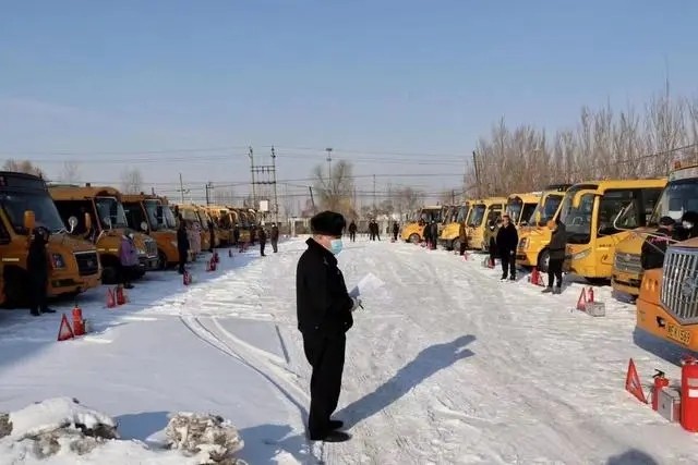 逐一檢查校車安全！大慶市倆單位聯(lián)合開展校車“體檢”