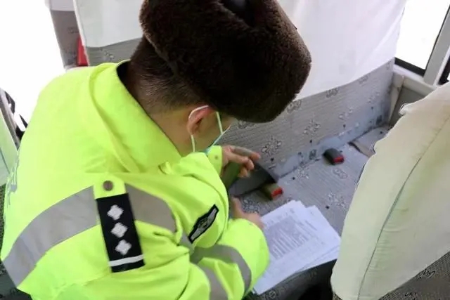 逐一檢查校車安全！大慶市倆單位聯(lián)合開展校車“體檢”