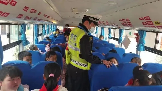 入企業(yè)，進(jìn)學(xué)校 武漢交警多維度開展校車大治理