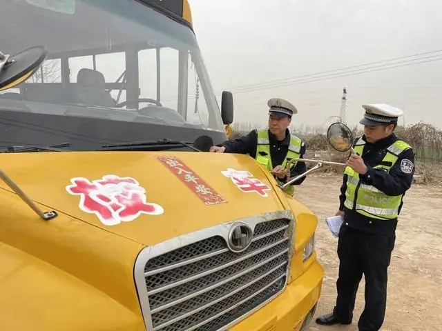 強(qiáng)化校車管理 筑牢出行安全