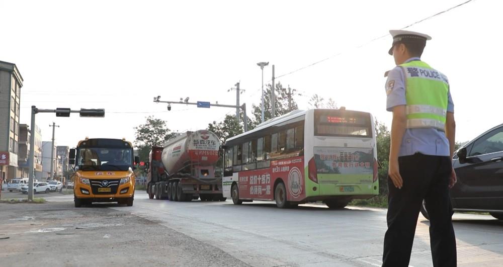 寧遠(yuǎn)：校車安全無(wú)小事 筑牢學(xué)生交通安全線