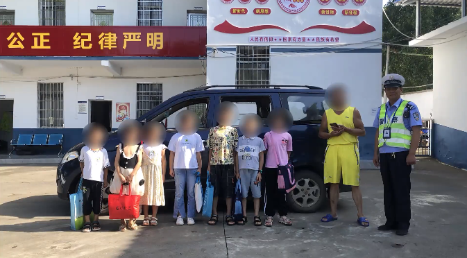 “打非治違”！永州交警查獲超員“黑校車”