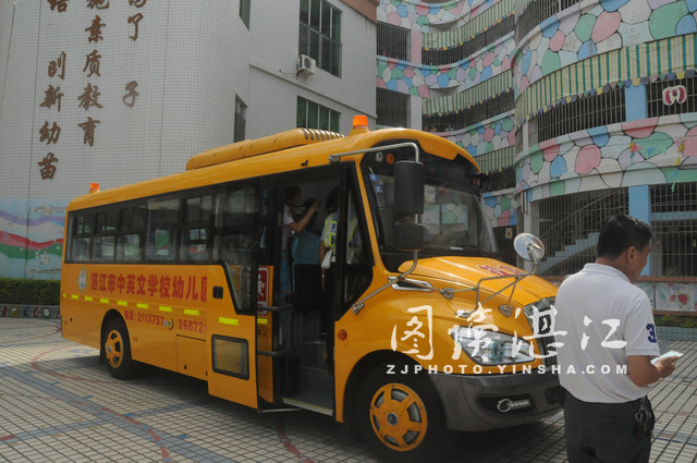 廣東湛江市“大鼻子”校車亮相幼兒園 廣東湛江市“大鼻子”校車亮相幼兒園