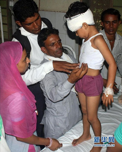 印度校車與卡車相撞 事故原因已查明