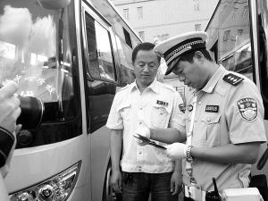 兩天時(shí)間為140輛校車“體檢” 確保校車“身體健康”