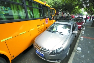 渝北第三實(shí)驗(yàn)小學(xué)校長請求：你的車別亂停，讓孩子們參加晨讀吧