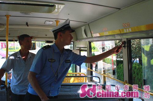 護(hù)衛(wèi)天使責(zé)任重 護(hù)校安園保安全 護(hù)衛(wèi)天使責(zé)任重 護(hù)校安園保安全