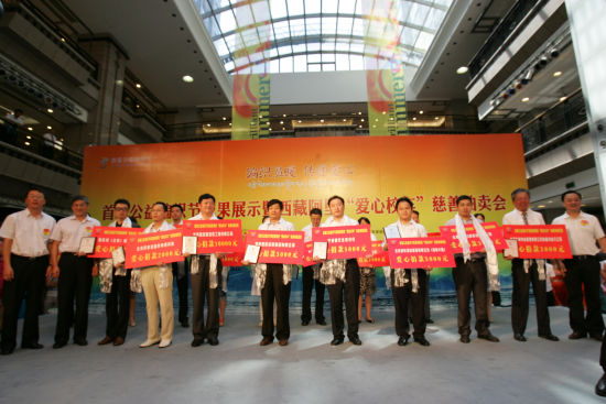 公益編織節(jié):精心編織為西藏阿里愛心校車/