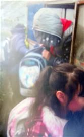 6名學(xué)生月交100元 “火三輪”當(dāng)了9年“黑校車” 6名學(xué)生月交100元“火三輪”當(dāng)了9年“黑校車”