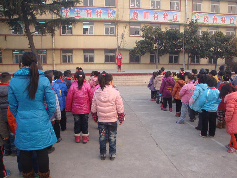 山東：田陳礦區(qū)學(xué)校開(kāi)展“加大校車監(jiān)督、關(guān)注冬季安全”主題教育活動(dòng)
