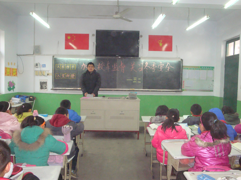 山東：田陳礦區(qū)學(xué)校開(kāi)展“加大校車監(jiān)督、關(guān)注冬季安全”主題教育活動(dòng)