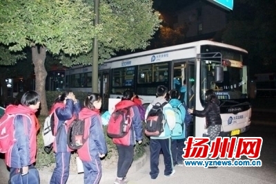 揚(yáng)州：城區(qū)首條公交化校車專線啟用 明年底市區(qū)有望全覆蓋