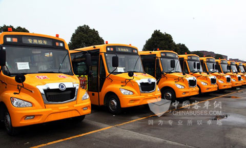 護(hù)航學(xué)童安全 申龍20輛專業(yè)校車交付內(nèi)蒙古