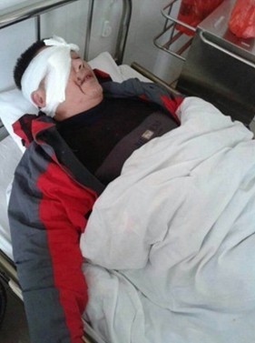 六旬老人辦理幼兒園新校車上戶遭拒 反被毆打入院 六旬老人辦理幼兒園新校車上戶遭拒 反被毆打入院