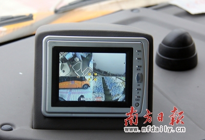 校車安裝有GPS系統(tǒng)和電子感應系統(tǒng)。