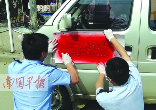 又見幼兒園超載校車:都安36個(gè)娃被塞進(jìn)8座面包車 又見幼兒園超載校車:都安36個(gè)娃被塞進(jìn)8座面包車