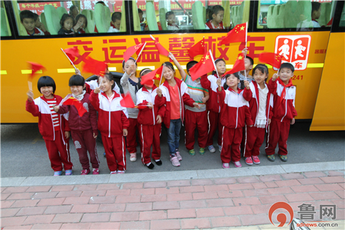 平度校車開展“迎十一 祝福偉大祖國 ”活動 平度校車開展“迎十一 祝福偉大祖國 ”活動