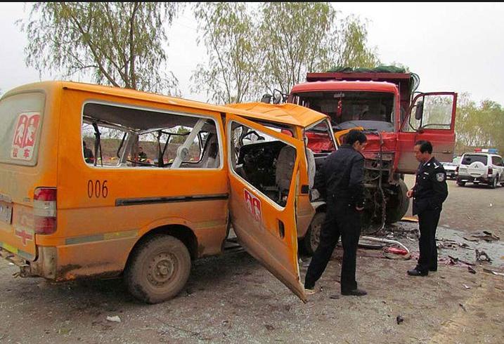 兩次被扣駕照，仍然駕駛校車釀成慘禍