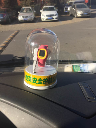 智能手表新玩法 國內(nèi)首輛安全智能校車正式上路 智能手表新玩法 國內(nèi)首輛安全智能校車正式上路