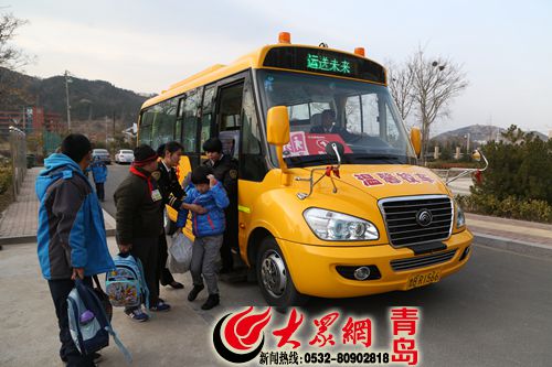 大鼻子校車進(jìn)特教學(xué)校 22名特殊學(xué)生坐上校車 大鼻子校車進(jìn)特教學(xué)校 22名特殊學(xué)生坐上校車