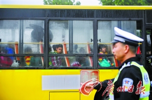 近200輛改裝校車明年拜拜/ 近200輛改裝校車明年拜拜