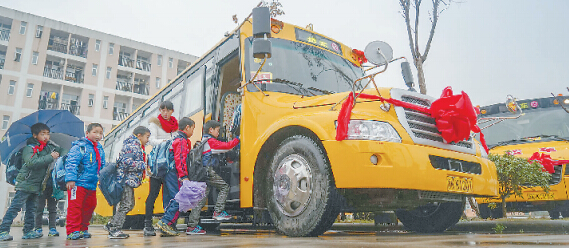農(nóng)村學生上學路遭遇“真空地帶” 農(nóng)村學生上學路遭遇“真空地帶”